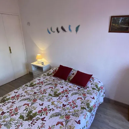 3 Pieces, 6 Couchages, Parking, Proche Et Commerces, - Fr-1-226a-152 * Fréjus