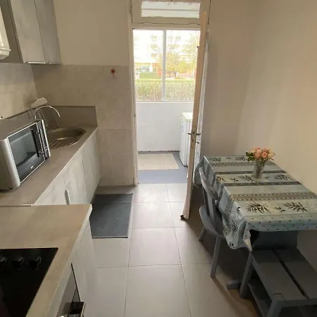 3 Pieces, 6 Couchages, Parking, Proche Et Commerces, - Fr-1-226a-152 Apartment Fréjus