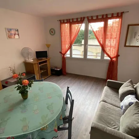 3 Pieces, 6 Couchages, Parking, Proche Et Commerces, - Fr-1-226a-152 Apartament